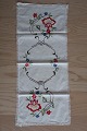 Old table cloth
With 
embroidery in 
colours - made 
by hand
About  60cm x 
30cm
In a good ...