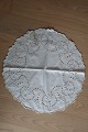 Old table cloth
With embroidery in white- made by hand
Diam: 52cm
In a good condition