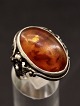 Sterling silver 
ring size 56-57 
with amber 2.1 
x 2.4 subject 
no. 585579