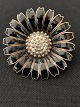 Beautiful 
classic 
marguerite in 
925 sterling 
silver, which 
can be used as 
either a brooch 
or ...