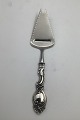 Danish Silver 
Cheese Plane 
with ornaments
Measures 
22,1cm / 8.70 
inch