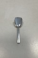 Hans Hansen 
Arvesolv No 17 
Silver Sugar 
Spoon
Measures 
11,5cm / 4.53 
inch