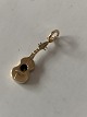 Nice and 
discreet 
pendant, 
designed like a 
violin in 14 
carat gold. 
Suitable for a 
necklace or ...
