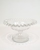 This glass 
stand is made 
with the edge 
pattern and 
produced by 
Fynsk Glasværk 
from the 1890s. 
...