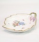 Leaf-shaped 
Dish of Royal 
porcelain with 
a patterned 
Saxon flower 
decorated on 
the edge with 
...