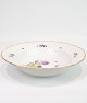 Deep/Pasta 
plates of Royal 
porcelain with 
patterned Saxon 
flower 
decorated on 
the edge with 
...