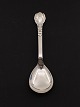 Evald Nielsen 
830's no. 3 
serving spoon 
19.5 cm. Item 
No. 588414