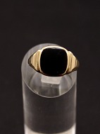 14 carat gold ring with onyx