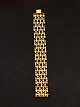 18 carat gold 
bracelet 18.5 
cm. W. 2.6 cm. 
weight 43.8 
grams item no. 
591209