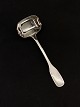 Hans Hansen 
Susanne 
sterling silver 
sauce spoon 
18.5 cm. 
sterling silver 
item no. 591538