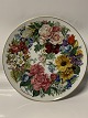 Beautiful 
flower plate 
from German 
Hutschenreuther, 
with a 
beautiful 
lifelike floral 
motif. The ...