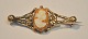 14 carat gold 
brooch with 
came, approx. 
1900. 
Unstamped. L.: 
4 cm. Weight: 3 
grams.
The brooch ...