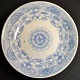 Chinese 
blue/white 
plate, 19th 
century. 
Decoration with 
fan-shaped 
flowers. 
Diameter: 19.5 
cm.