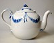 Bing & Grøndahl 
empire teapot, 
238, 20th 
century 
Copenhagen, 
Denmark. 
Stamped. H.: 17 
cm. L:. 26 c.