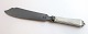 Georg Jensen. 
Pyramid 
cutlery. 
Sterling (925). 
Cake knife. 
Length 25 cm.