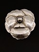 Georg Jensen 
sterling silver 
flower brooch 
#116  3.9 x 4.1 
cm. subject no. 
600003