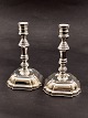 A pair of 
sterling silver 
candlesticks H. 
19.5 cm. 
stamped 
STERLING item 
no. 601962