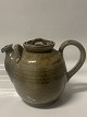 Ceramic teapot.
Height with 
lid: 19.5 cm.
Width: 25 cm.
Nice and 
well-maintained 
condition.