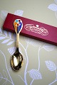 A. Michelsen 
Christmas spoon 
from 2000 in 
gold-plated 
sterling 
silver. 
Designed by 
Doris Bloom. 
...