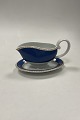 Royal 
Copenhagen 
Liselund Gravy 
Boat Dark Blue 
No 563. 
Measures 20 cm 
/ 7 7/8 in.