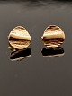 8 carat gold 
ear studs 0.9 x 
0.9 cm. item 
no. 605640