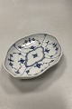 Royal 
Copenhagen Blue 
Fluted Plain 
Small dish No 
146
 18,2cm x 13cm 
( 7.17 inch x 
5.12 inch )