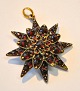 Gilded silver 
garnet pendant, 
19th century.