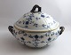Bing & 
Grondahl. 
Butterfly with 
gold. Covered 
dish. Height 18 
cm. Diameter 21 
cm. (1 quality)
