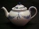 Bing & Grøndahl 
Empire 
Round tea pot 
no. 92 
Height 14,5 cm
Nice condition
