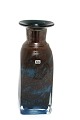 Kosta Boda, 
Firkantet vase 
i blå og brune 
farver. 
Designet af 
Bertil Vallien 
i slutningen af 
...