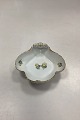 Bing and 
Grøndahl 
Eranthis Mussel 
Bowl No. 42
Measures 16.5 
cm / 6.50 in.