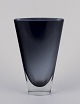 Kaj Franck, 
Finnish glass 
artist, for 
Nuutajärvi 
Notsjö.
Unique art 
glass vase with 
a conical ...