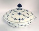 Royal 
Copenhagen. 
Blue fluted, 
plain. Round 
covered dish. 
Model 277. 
Diameter 20.5 
cm. (1 quality)