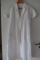 Old shift / dress with short sleeves
The antique, Danish linen and fustian is our 
speciality and we always have a large choice of 
shifts, babydress, tea towels, table clothes, 
napkin etc.