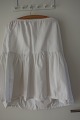 Skirt
An old with good details made by hand
The antique, Danish linen and fustian is our 
speciality