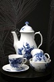 Royal 
Copenhagen doll 
coffee set in 
Blue Flower.
The parts are 
sold 
individually...
1) Coffee ...
