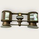 Theater 
binoculars with 
mother of pearl 
and holster, 
nice patinated 
condition, 
9x3.5 cm.