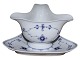 Royal 
Copenhagen Blue 
Fluted Plain, 
gravy boat on a 
triangular 
plate.
The factory 
mark tells, ...