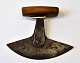 Old Greenlandic 
ulu. 19/20th 
century. With 
bone handle. 
H.: 10.5 cm. 
W.: 12.5 cm.
Provenance: 
...