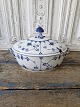 Royal 
Copenhagen Blue 
fluted terrine 
No. 214, 
Factory second
Measures 19 x 
31 cm. Height 
20 cm.