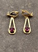A pair of 
gold-plated 
earrings with 
amethyst L. 2.6 
cm. item no. 
614308