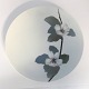 Royal 
Copenhagen. 
Plate with 
floral motif. 
No.82. Diameter 
22 cm. (1 
quality)
