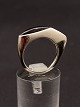 Sterling silver 
ring with dark 
carnelian size 
59 stamped 925 
item no. 615021