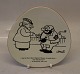 Knabstrup 
triangular 
plate ca 16 cm 
Storm P:  Her 
har de ti øre 
til Rejsen min 
gode Mand - 
hvor ...