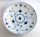 Bing & 
Gröndahl. Blau 
bemalt, 
geriffelt. 
Runde Schale. 
Modell 206. 
Durchmesser 24 
cm. Höhe 7 cm. 
...