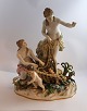 Meissen. 
Fiskende 
kvinder med 
børn. Højde 31 
cm. Bredde ...