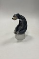 Bing and 
Grondahl 
Figurine of a 
Bear on Base 
No. 1762
Måler 19cm / 
7.48 inch
1st quality