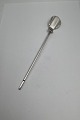 Long Sugar 
Spoon / Icetea 
spoon in Danish 
Silver 
Measures 
19,5cm / 7.68 
inch