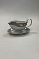 Royal 
Copenhagen Grey 
Magnolia Gravy 
Boat No. 563. 
Measures 18 cm 
/ 7 3/32 inch