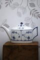 Rare Royal 
Copenhagen Blue 
Fluted Plain 
oval teapot 
from 1923-28. 
Decoration 
number: 1/253. 
2nd ...